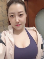 見面就馬上接吻的饑渴巨乳女人