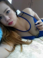 把毛剃光的淫蕩熟女 慾望很大